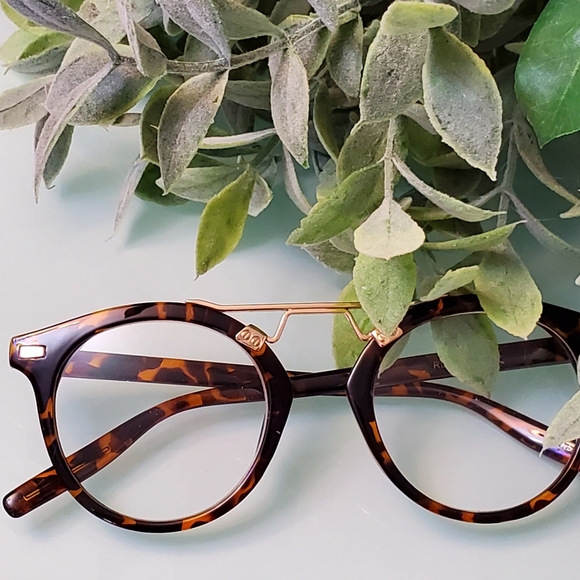 2/$25 Round Retro style readers - Picture 4 of 7